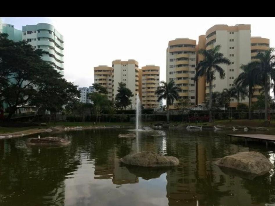 Apartemen Mountain, And Pool View