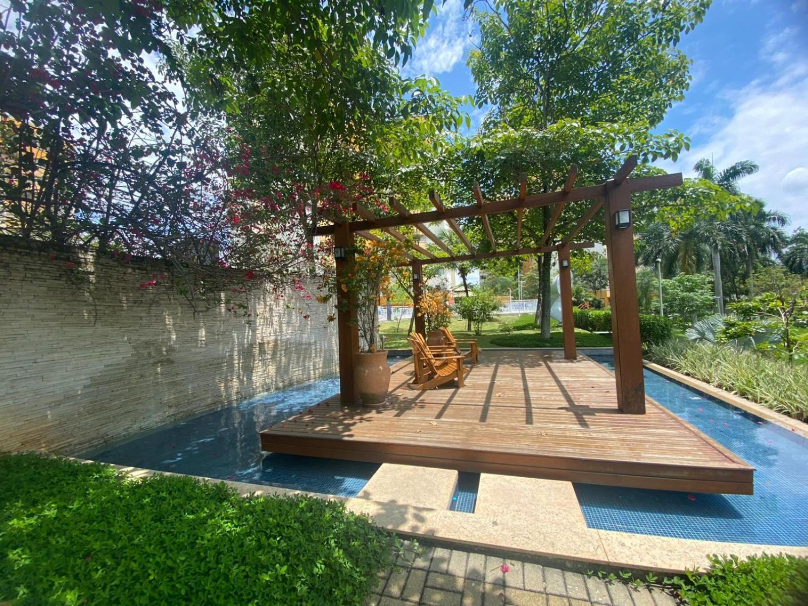 Mountain, And Pool View Apartemen